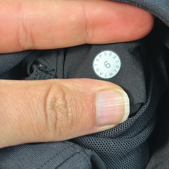 Lululemon On The Fly Short *2.5" Black - Picture 3 of 5